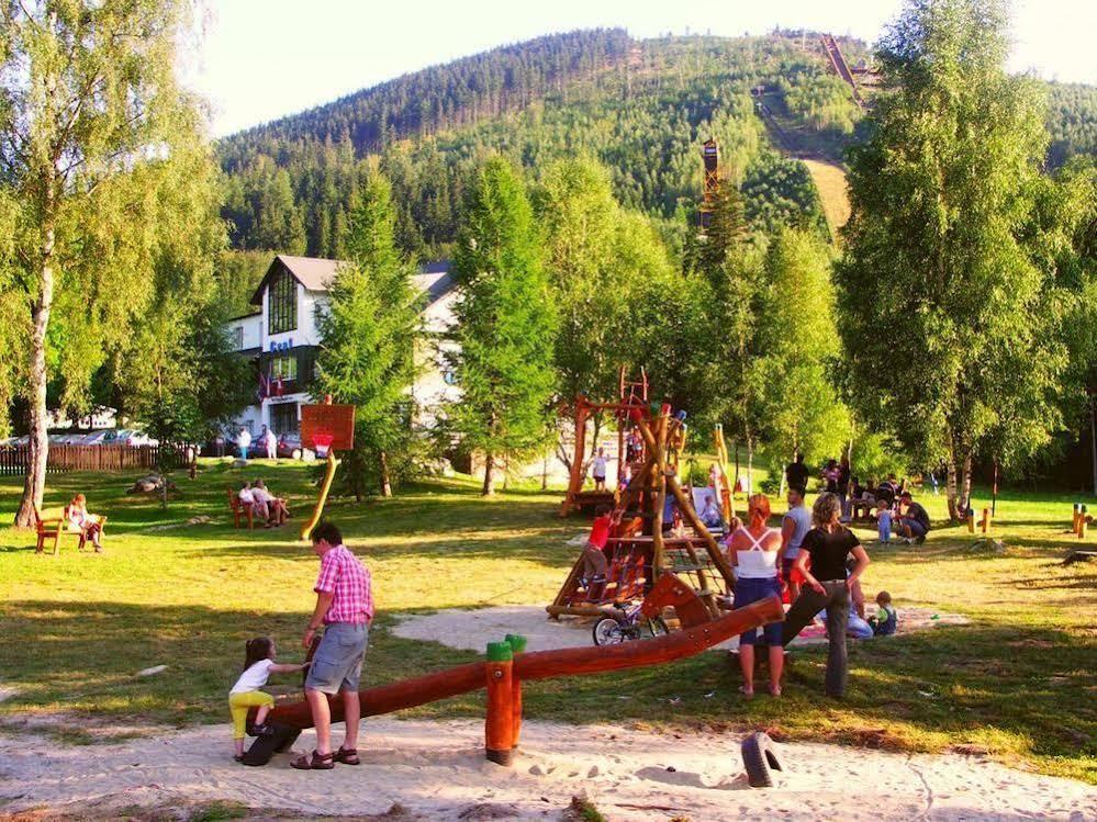 Hotel Harrachov Inn Exterior foto